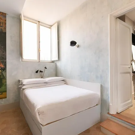 Casa Madama, A Burghesius Ρώμη