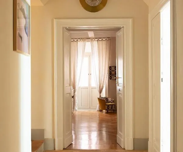 Casa Madama, A Burghesius 아파트 *