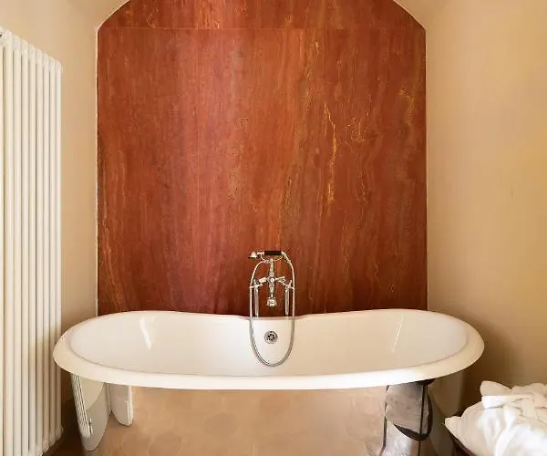 Casa Madama, A Burghesius *