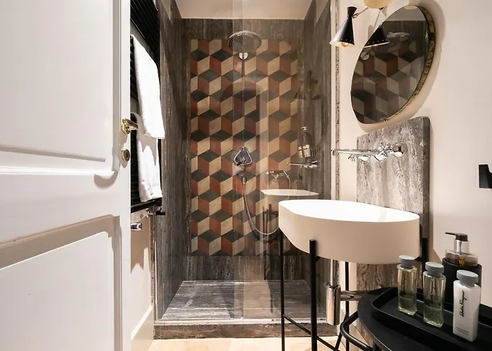 Casa Madama, A Burghesius 아파트