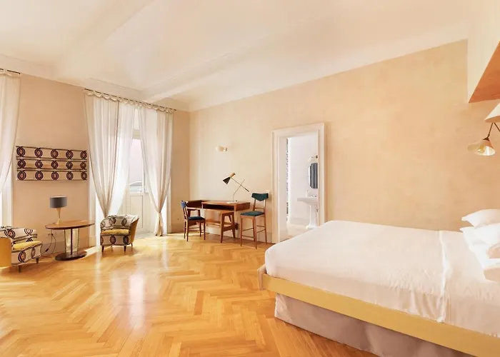 Casa Madama, A Burghesius 아파트 로마